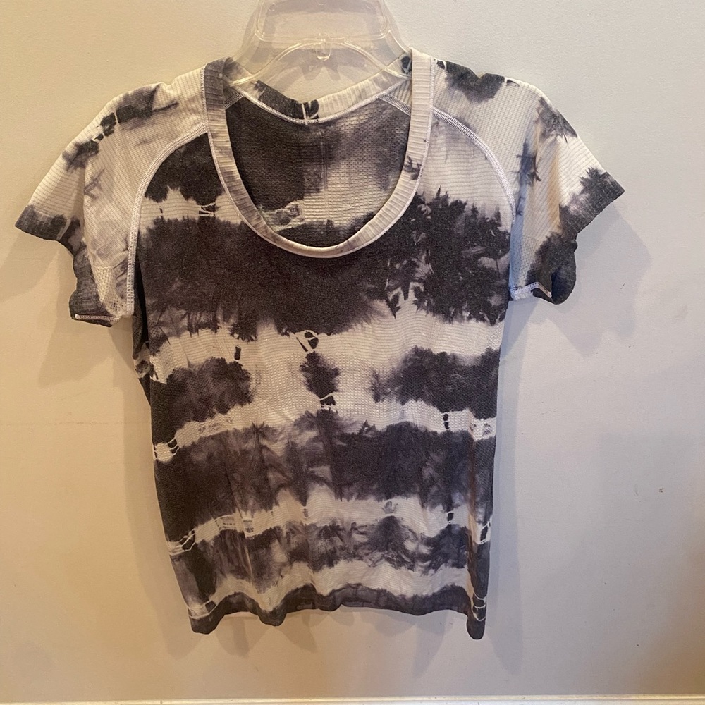 Tye dye swiftly tech short sleeve shirt size 8. No flaws